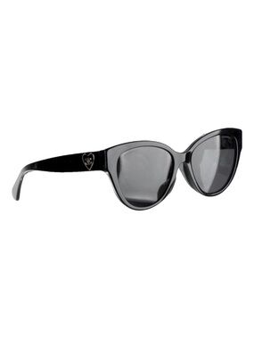 CHANEL Black Cat-Eye Sunglasses with Heart Temple Detail style 5477-A